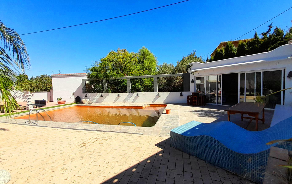 Se vende Villa - Chalet de 4 dormitorios en Costa Blanca, Alicante, España