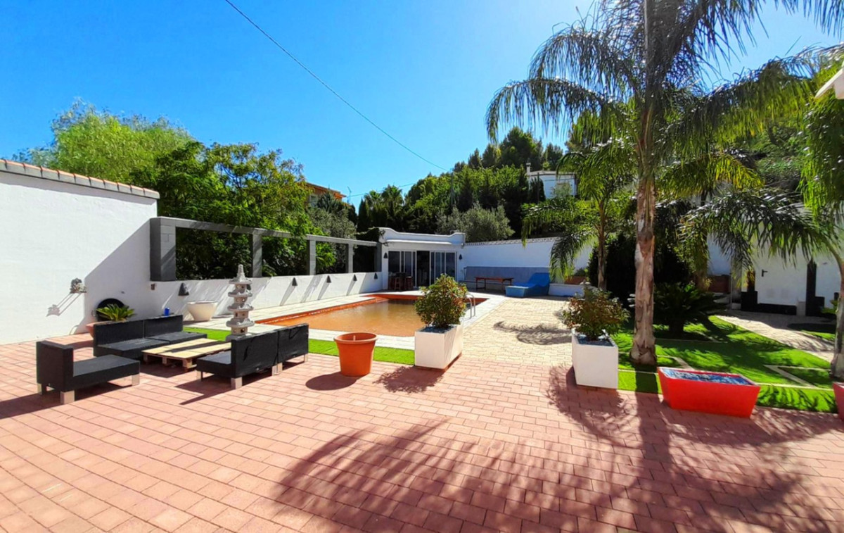Se vende Villa - Chalet de 4 dormitorios en Costa Blanca, Alicante, España