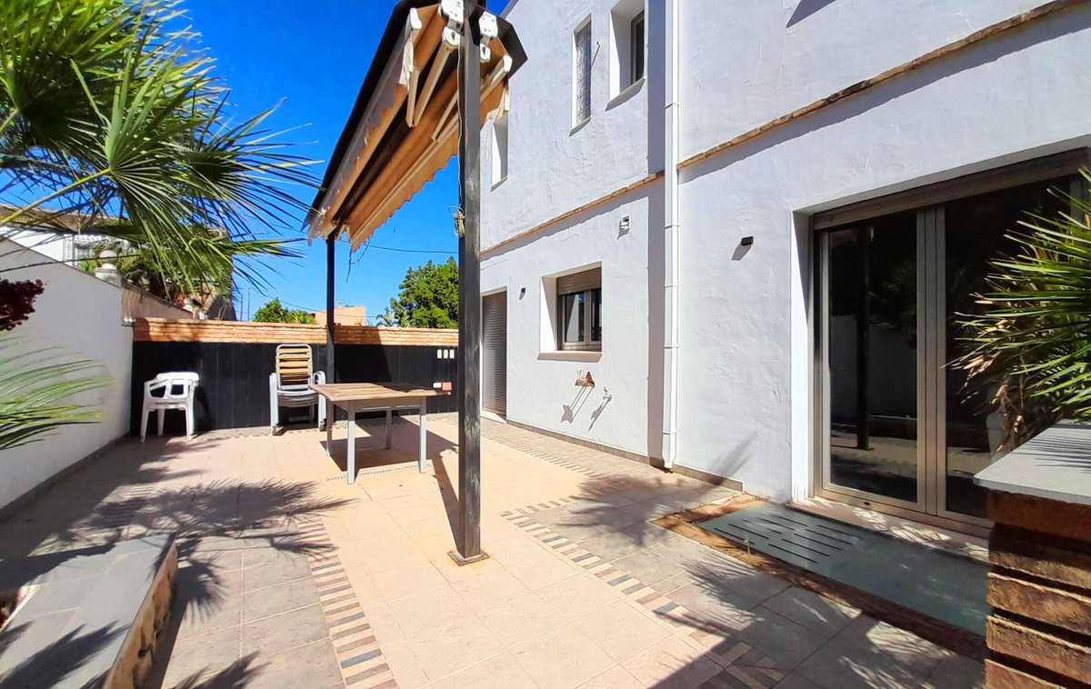 Se vende Villa - Chalet de 4 dormitorios en Costa Blanca, Alicante, España