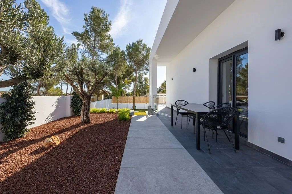 4 Bed Townhouse for sale in Altea Costa Blanca, Alicante, Spain