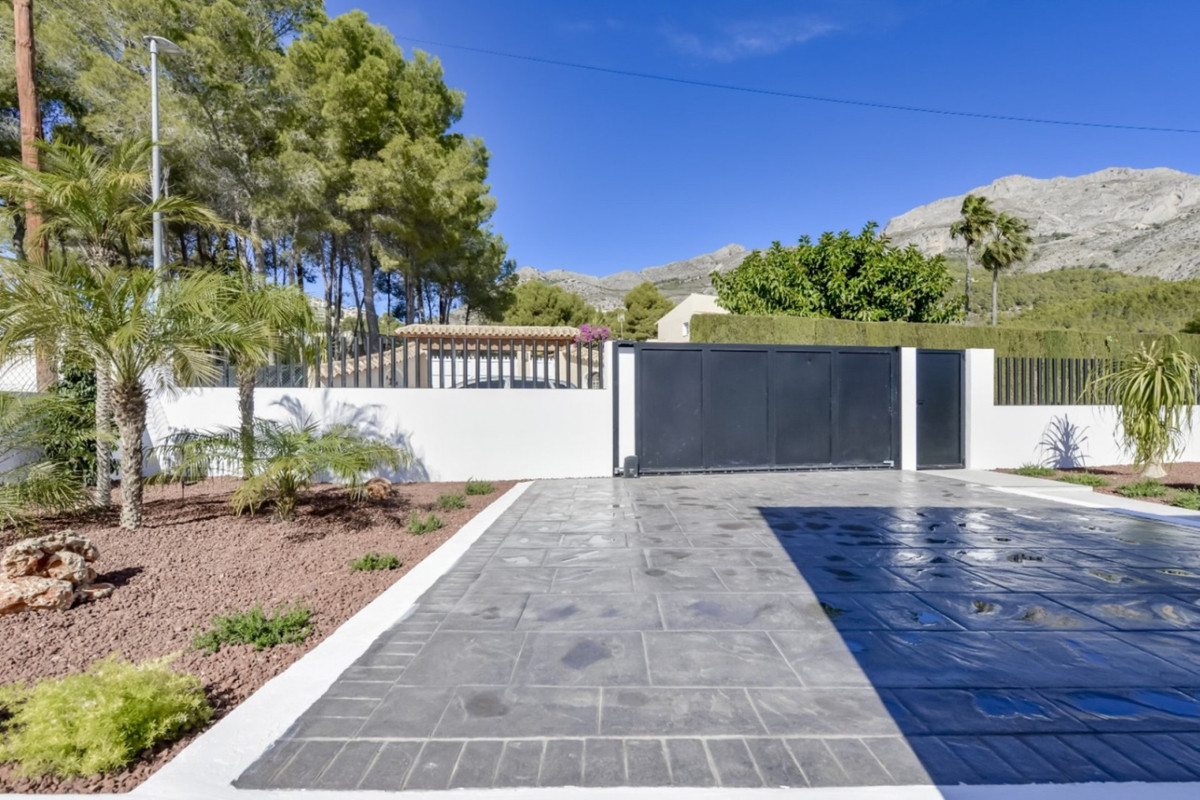 4 Bed Townhouse for sale in Altea Costa Blanca, Alicante, Spain