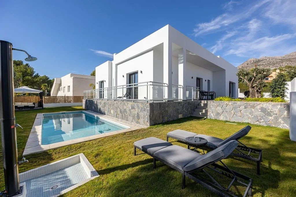 4 Bed Townhouse for sale in Altea Costa Blanca, Alicante, Spain