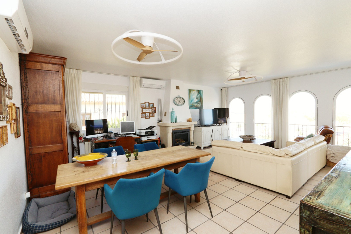 5 Bed Townhouse for sale in La Nucia Costa Blanca, Alicante, Spain