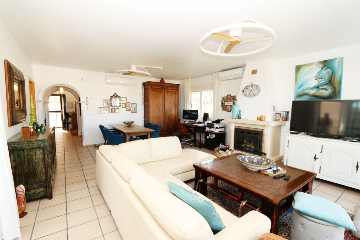 5 Bed Townhouse for sale in La Nucia Costa Blanca, Alicante, Spain