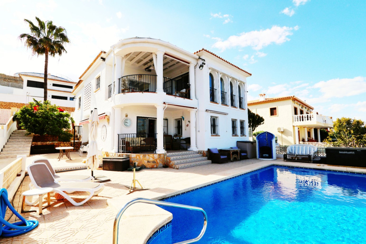5 Bed Townhouse for sale in La Nucia Costa Blanca, Alicante, Spain