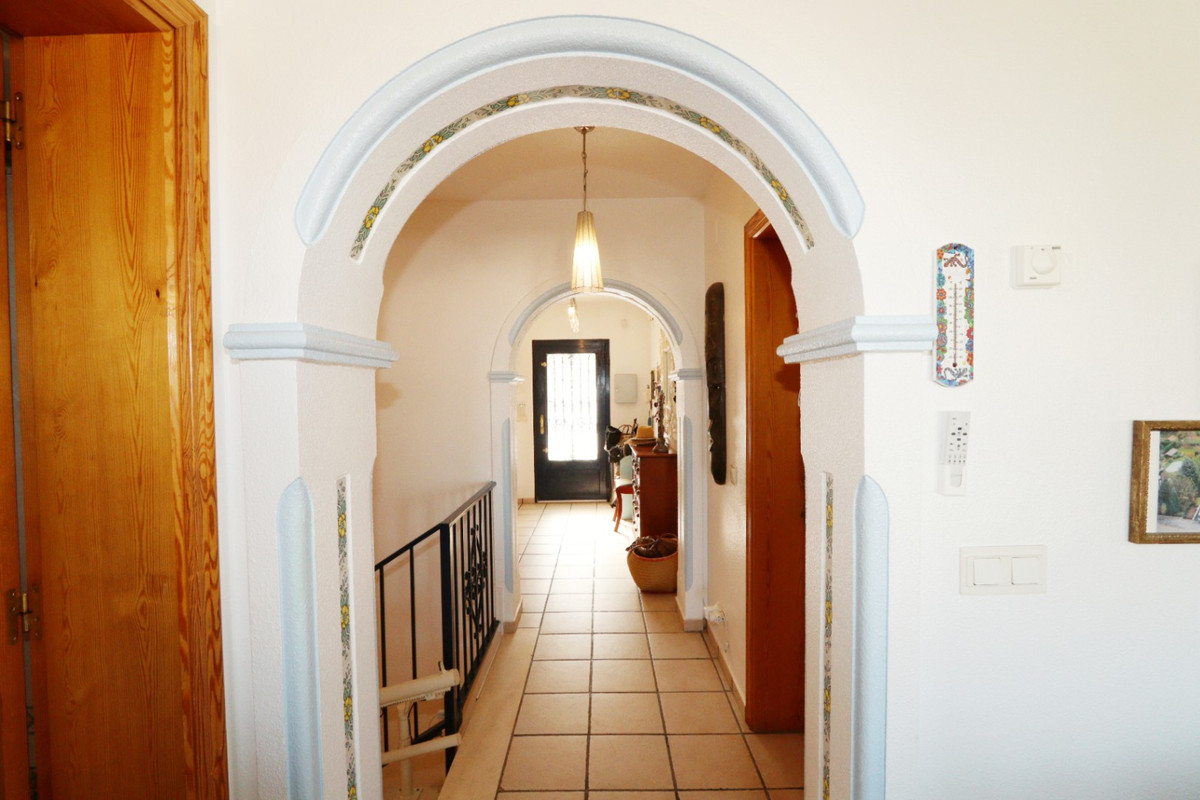 5 Bed Townhouse for sale in La Nucia Costa Blanca, Alicante, Spain