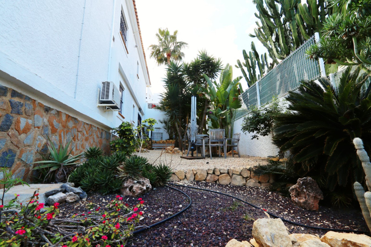 5 Bed Townhouse for sale in La Nucia Costa Blanca, Alicante, Spain