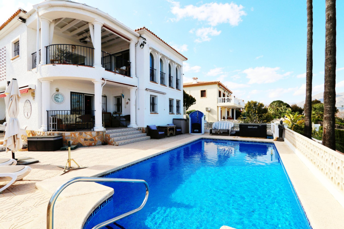 5 Bed Townhouse for sale in La Nucia Costa Blanca, Alicante, Spain