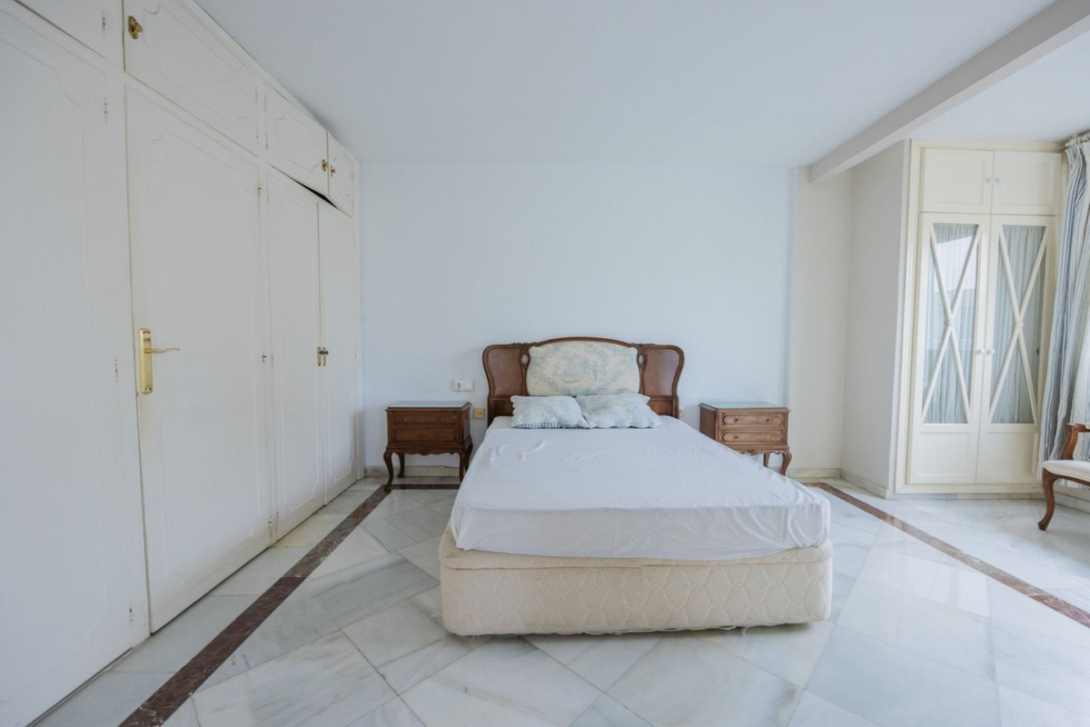 4 Bed Apartment for sale in Marbella Costa Del Sol, Málaga, Spain