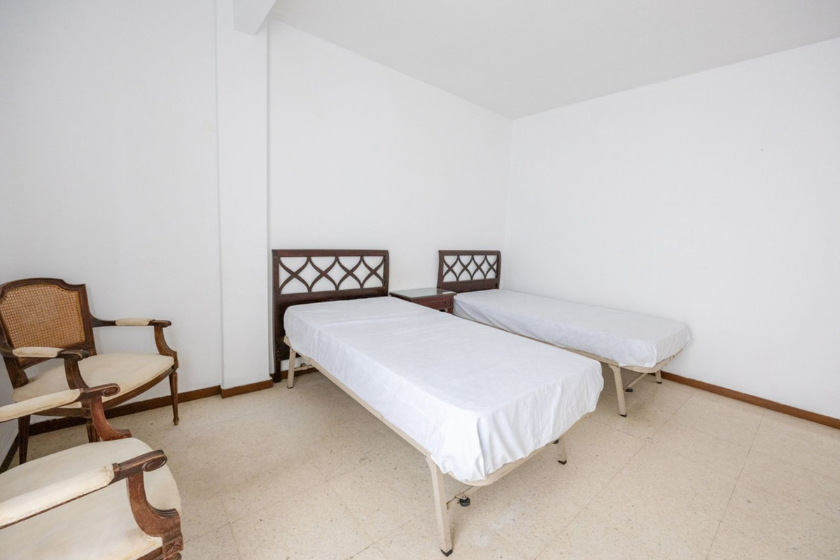 4 Bed Apartment for sale in Marbella Costa Del Sol, Málaga, Spain