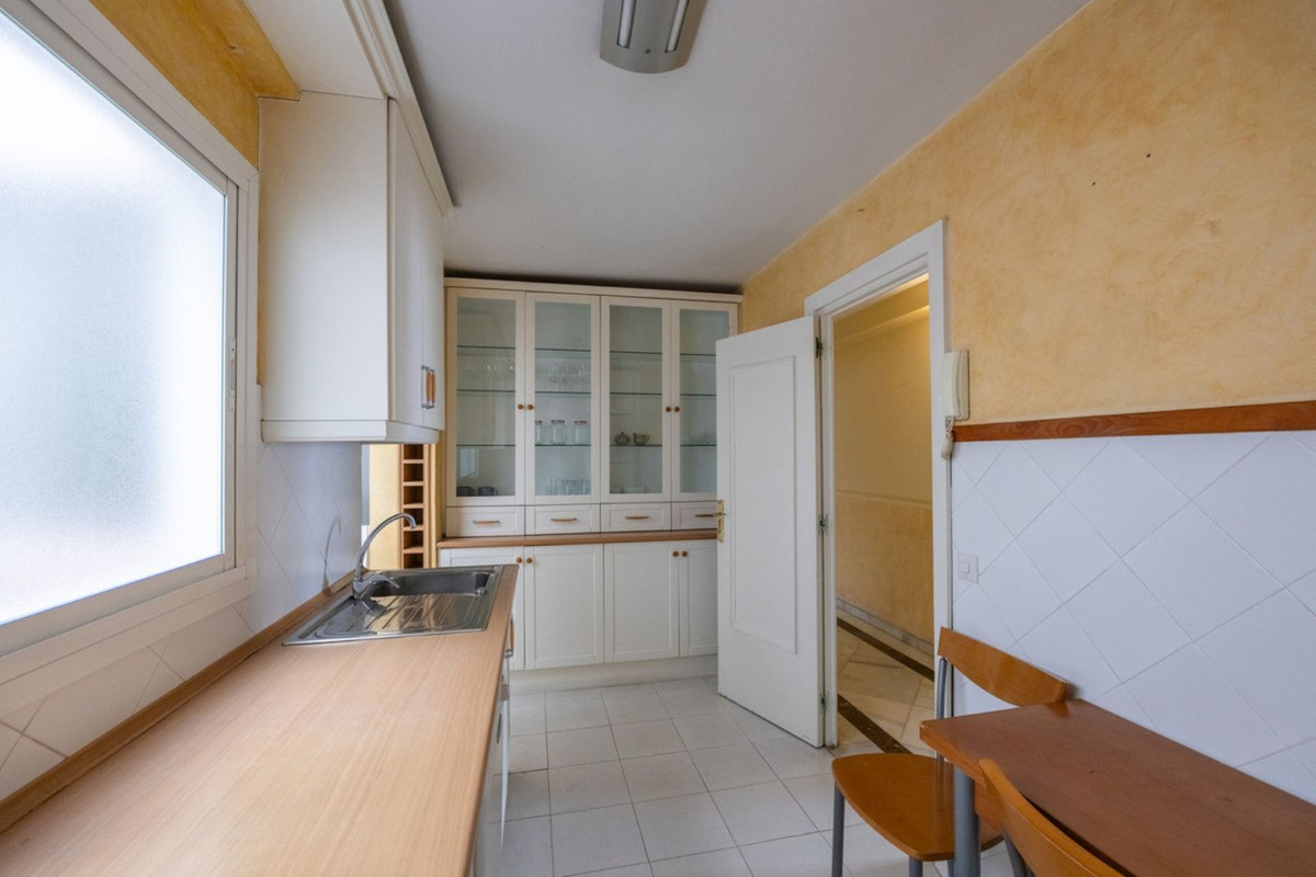 4 Bed Apartment for sale in Marbella Costa Del Sol, Málaga, Spain