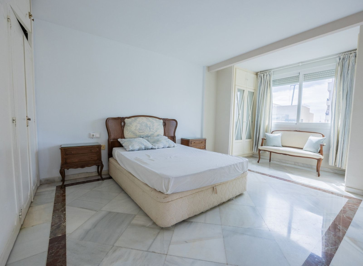 4 Bed Apartment for sale in Marbella Costa Del Sol, Málaga, Spain