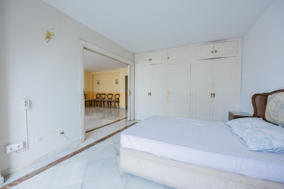 4 Bed Apartment for sale in Marbella Costa Del Sol, Málaga, Spain