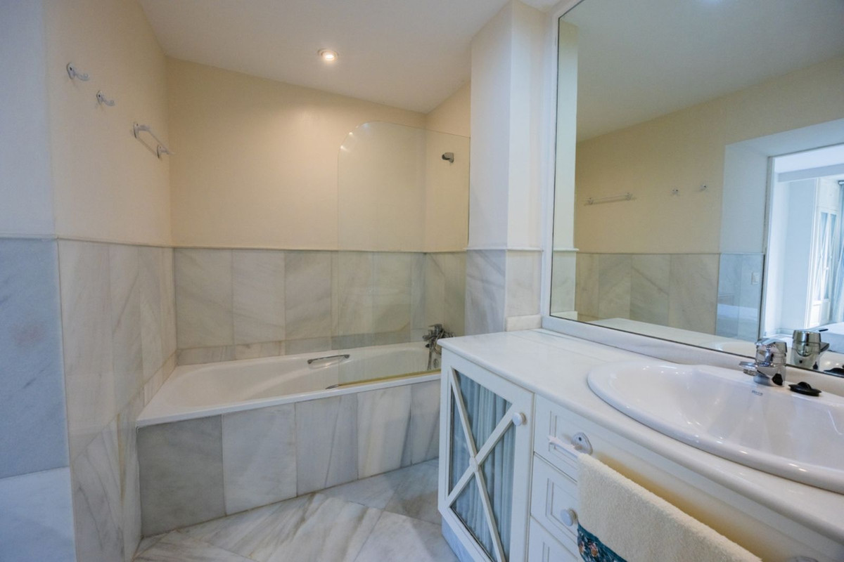 4 Bed Apartment for sale in Marbella Costa Del Sol, Málaga, Spain