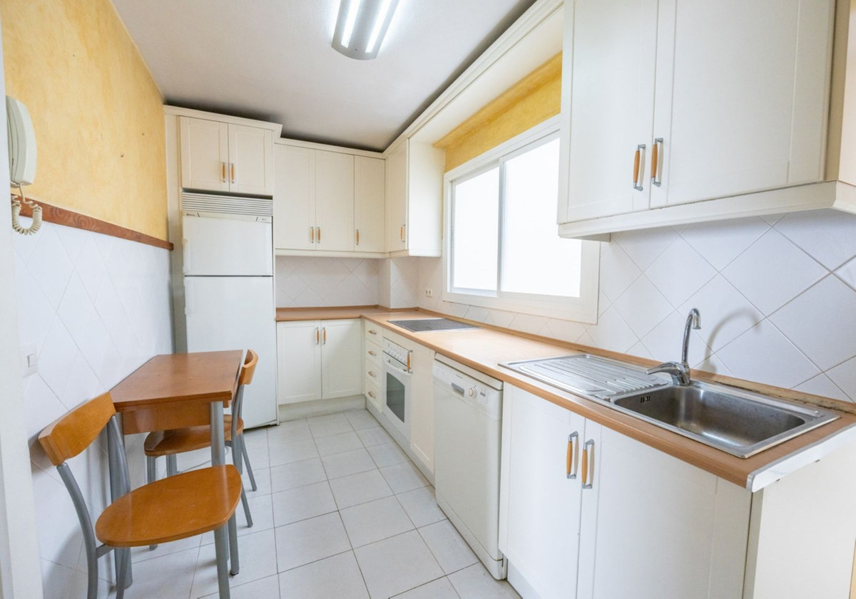 4 Bed Apartment for sale in Marbella Costa Del Sol, Málaga, Spain
