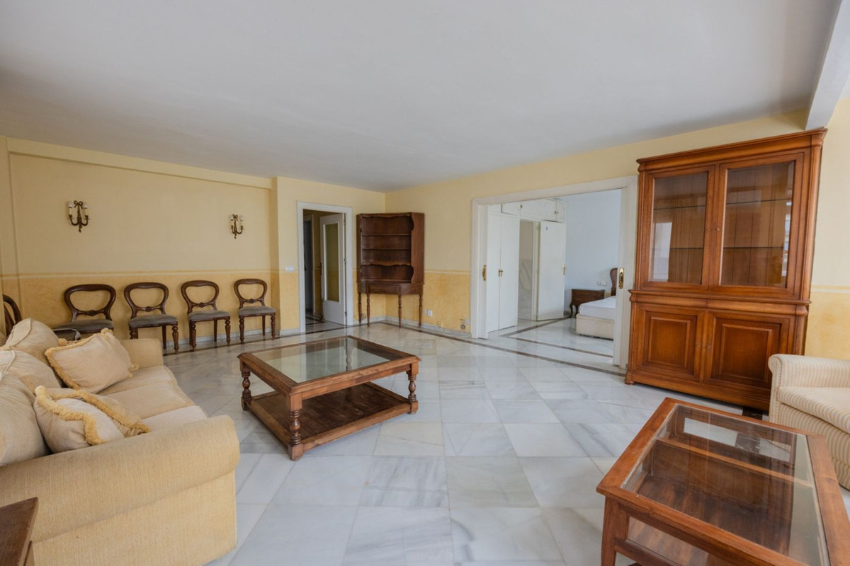 4 Bed Apartment for sale in Marbella Costa Del Sol, Málaga, Spain