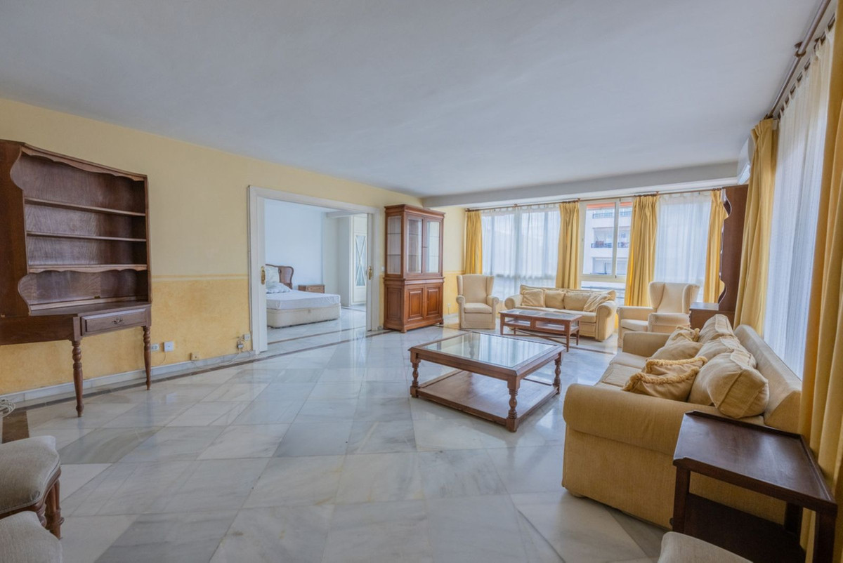 4 Bed Apartment for sale in Marbella Costa Del Sol, Málaga, Spain