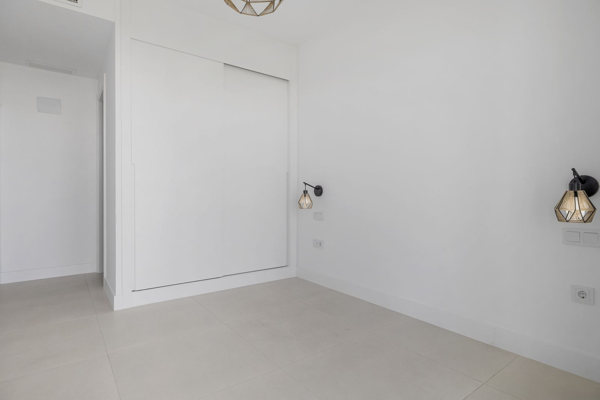 2 Bed Apartment for sale in Fuengirola Costa Del Sol, Málaga, Spain