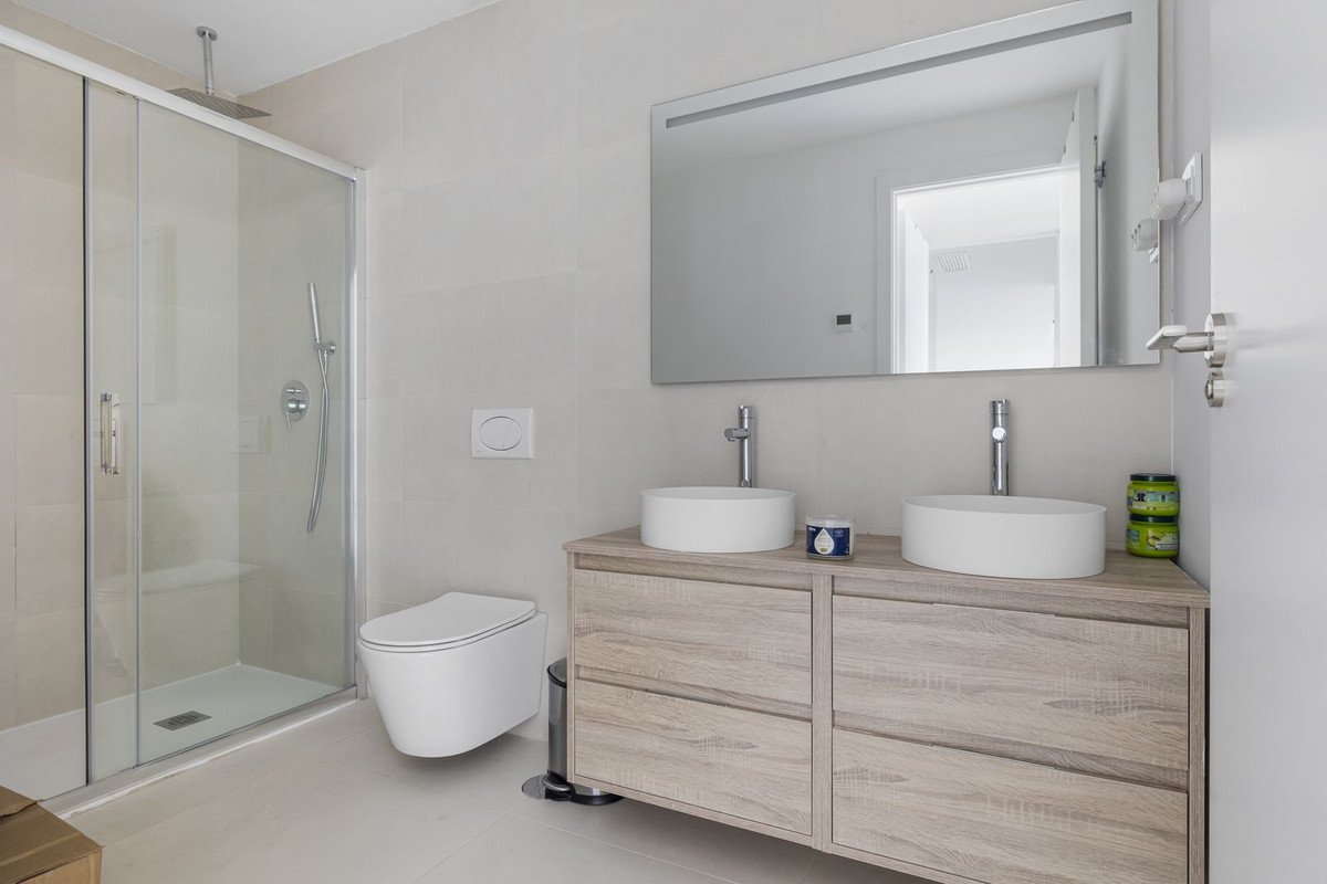 2 Bed Apartment for sale in Fuengirola Costa Del Sol, Málaga, Spain