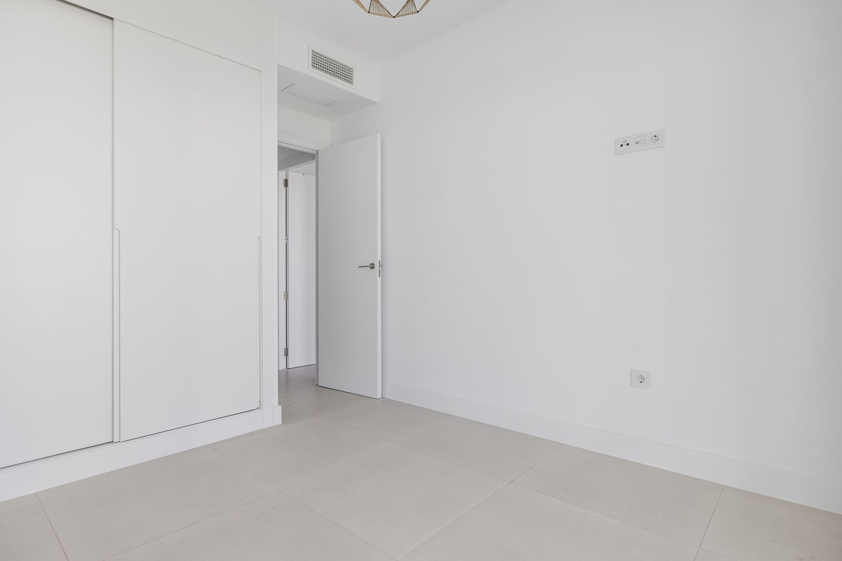 2 Bed Apartment for sale in Fuengirola Costa Del Sol, Málaga, Spain