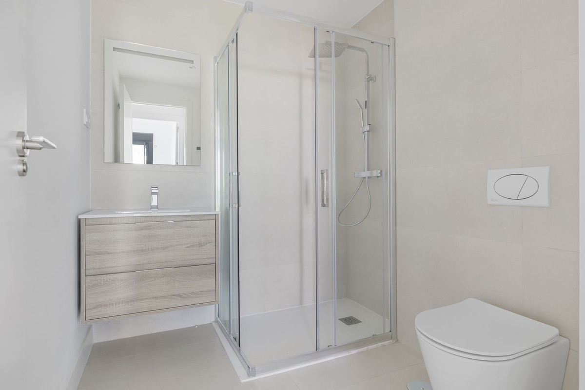 2 Bed Apartment for sale in Fuengirola Costa Del Sol, Málaga, Spain