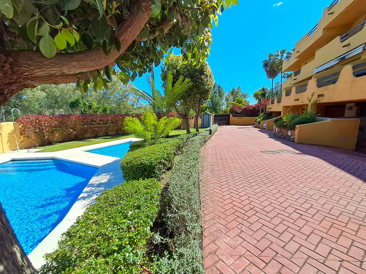 3 Bed Townhouse for sale in Nagüeles Costa Del Sol, Málaga, Spain