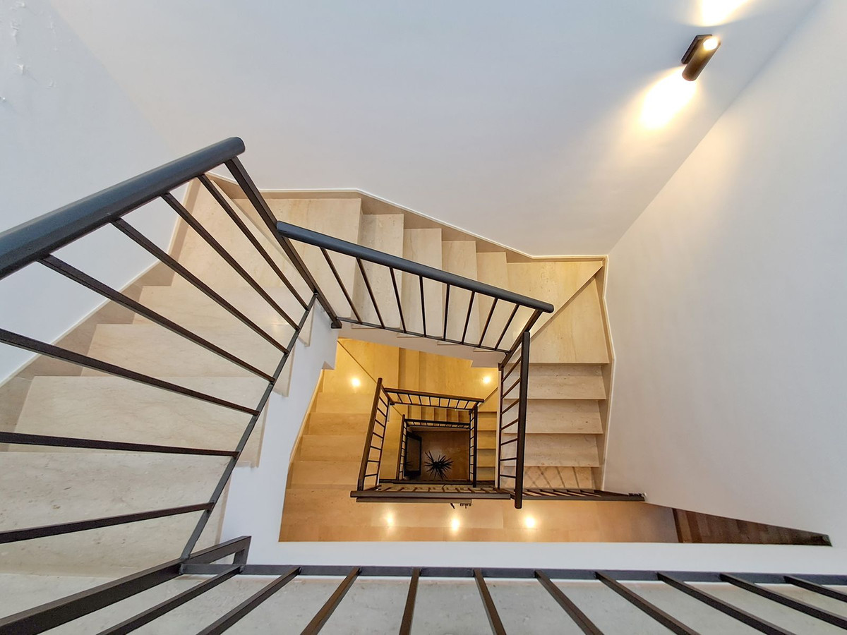 3 Bed Townhouse for sale in Nagüeles Costa Del Sol, Málaga, Spain