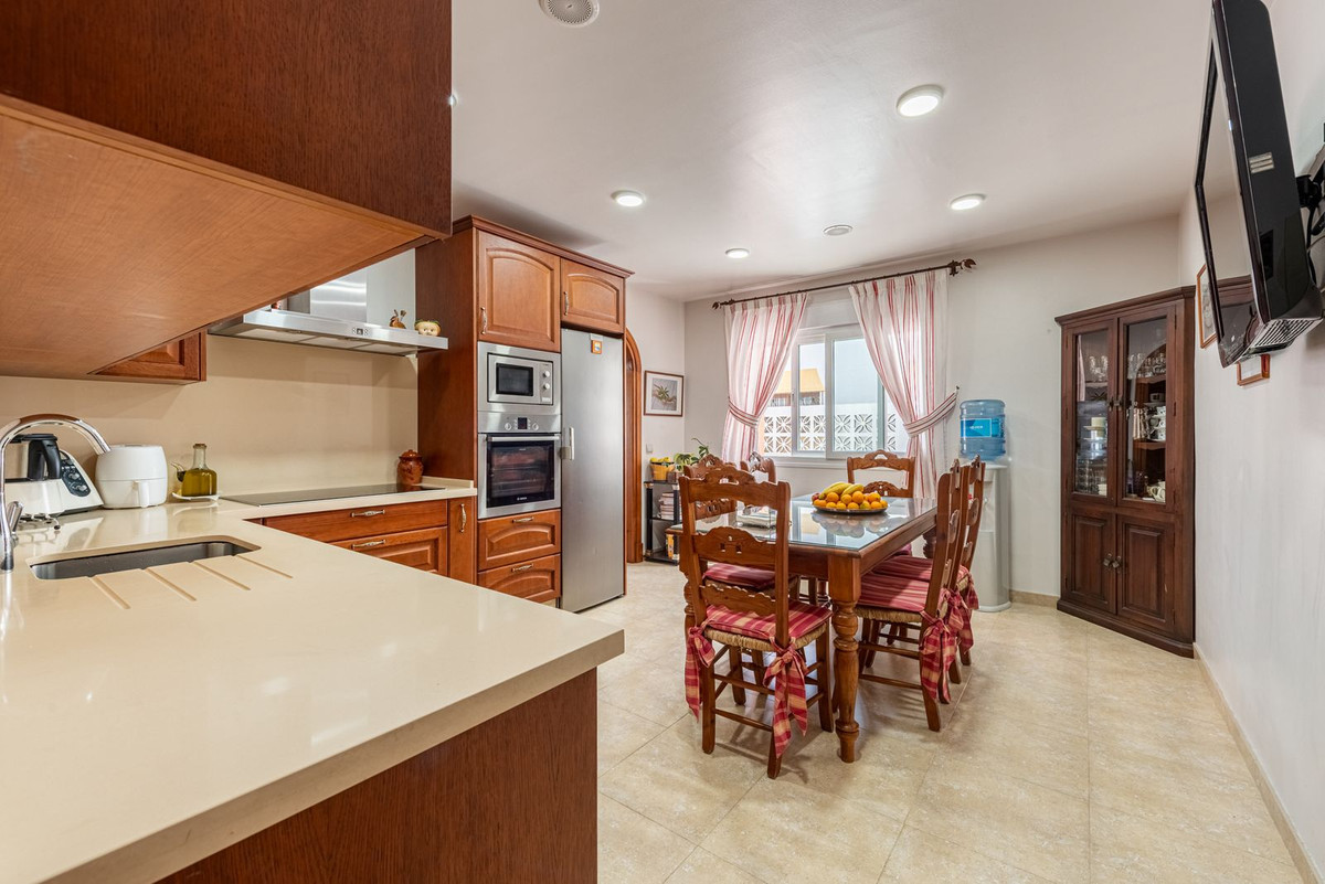 Se vende Villa - Chalet de 6 dormitorios en Costa Del Sol, Málaga, España