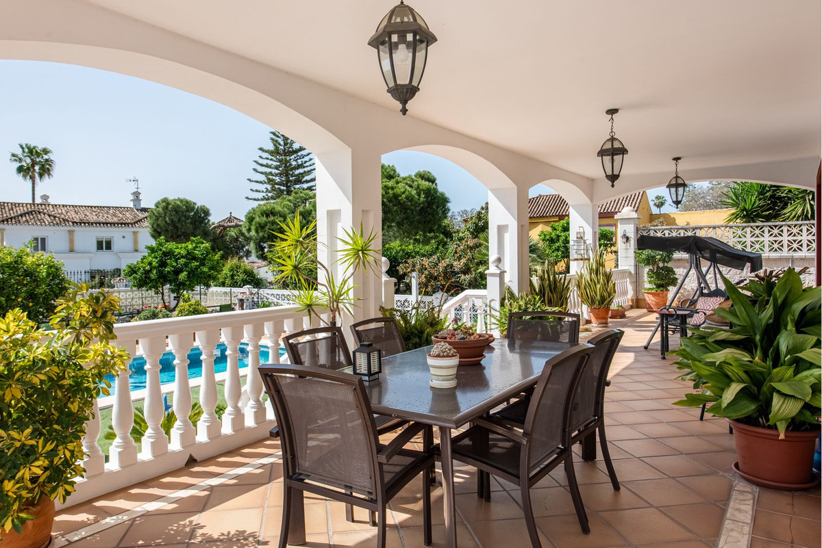 Se vende Villa - Chalet de 6 dormitorios en Costa Del Sol, Málaga, España