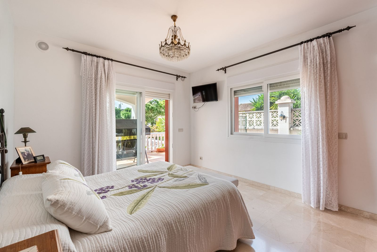 Se vende Villa - Chalet de 6 dormitorios en Costa Del Sol, Málaga, España