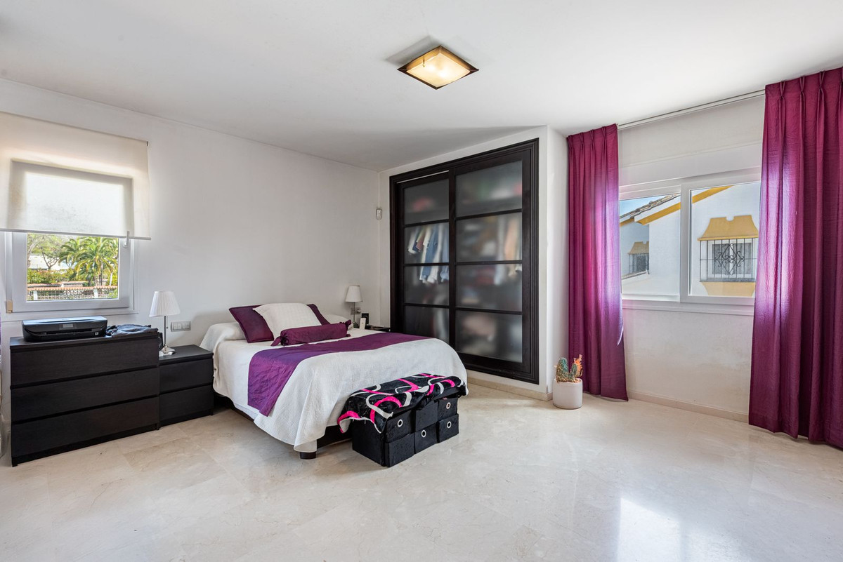 Se vende Villa - Chalet de 6 dormitorios en Costa Del Sol, Málaga, España