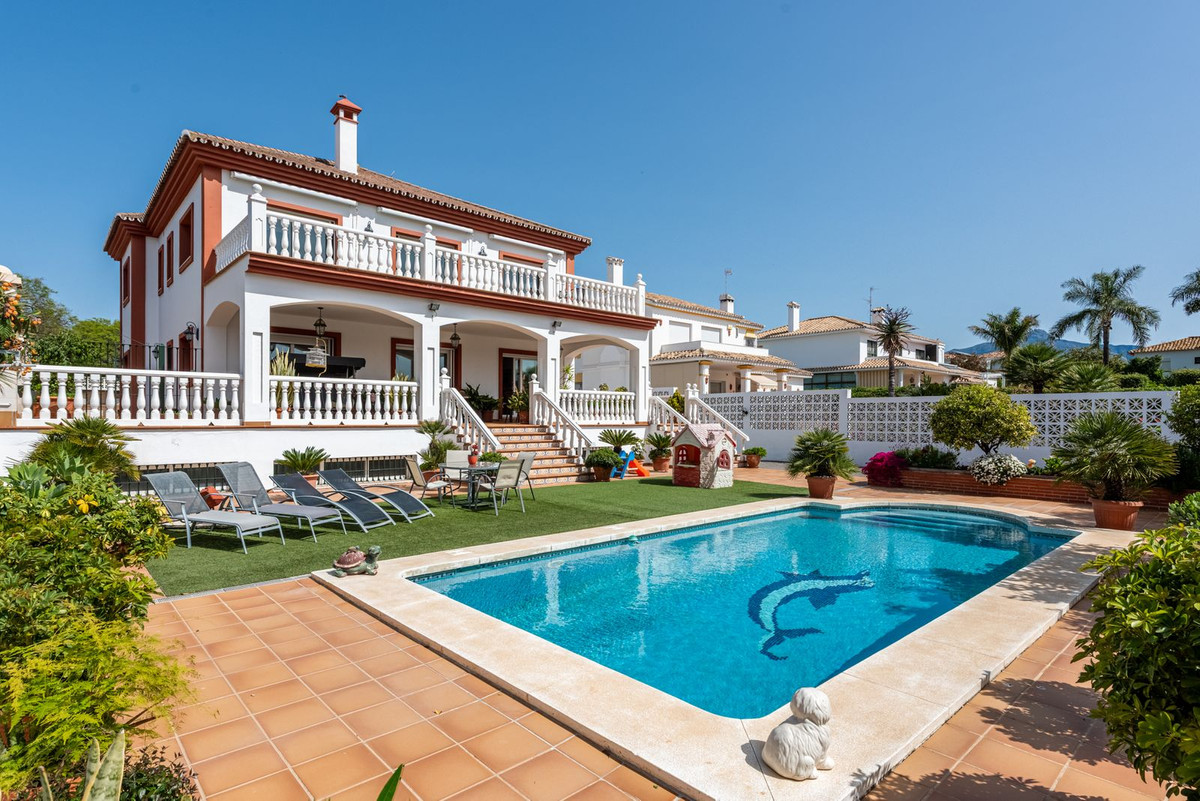 Se vende Villa - Chalet de 6 dormitorios en Costa Del Sol, Málaga, España