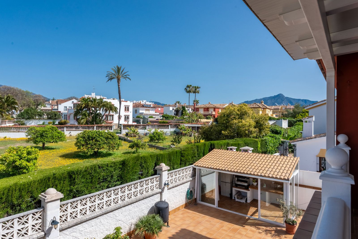 Se vende Villa - Chalet de 6 dormitorios en Costa Del Sol, Málaga, España