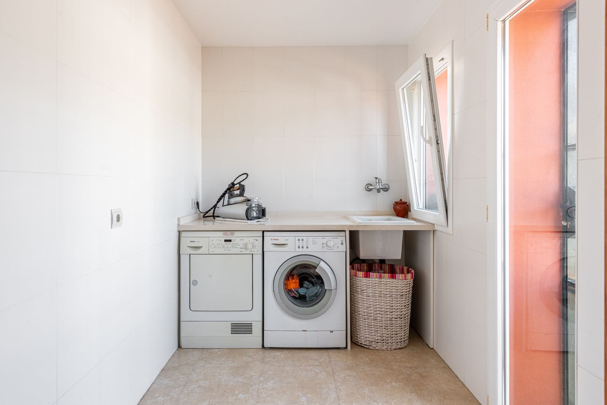 Se vende Villa - Chalet de 6 dormitorios en Costa Del Sol, Málaga, España