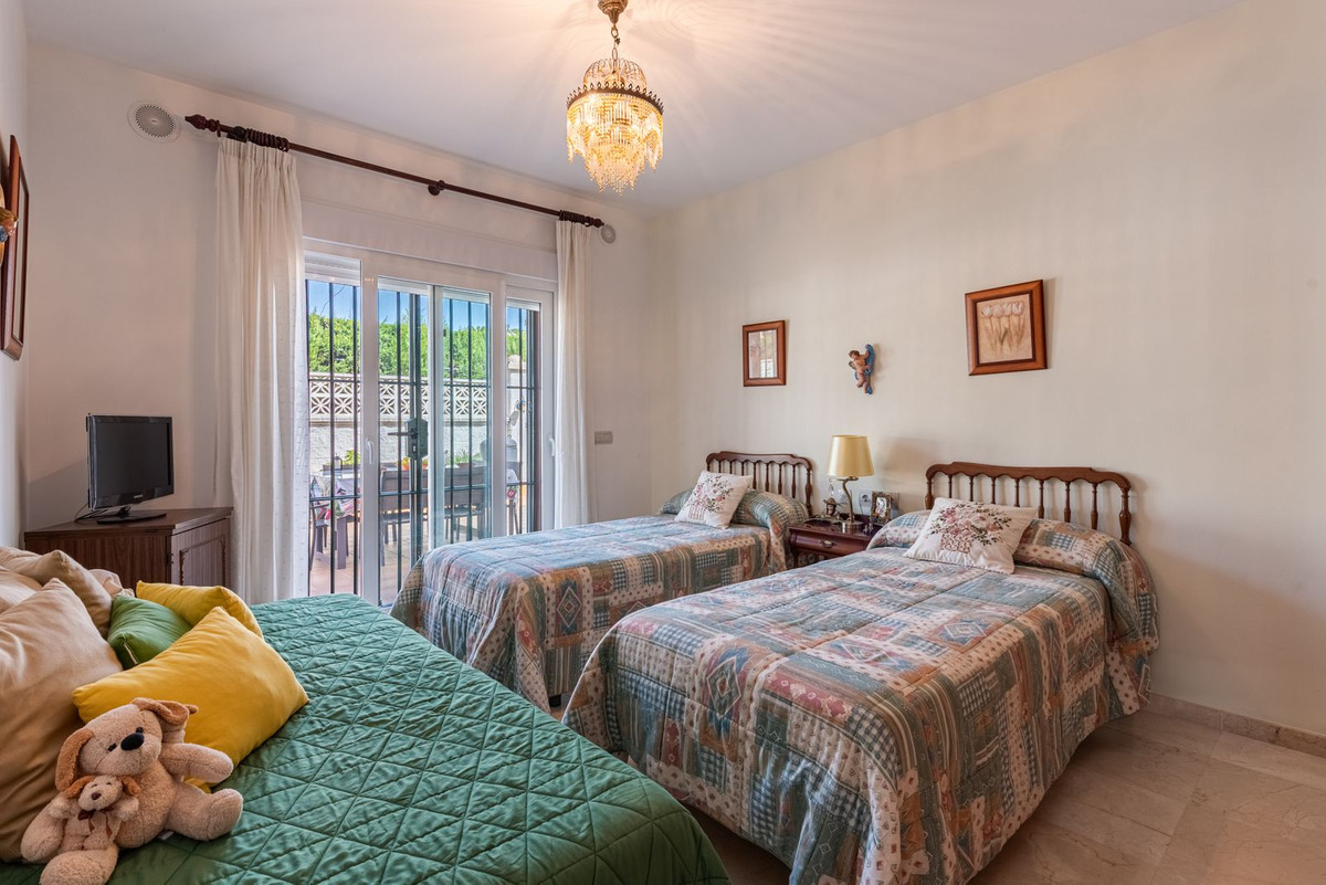 Se vende Villa - Chalet de 6 dormitorios en Costa Del Sol, Málaga, España