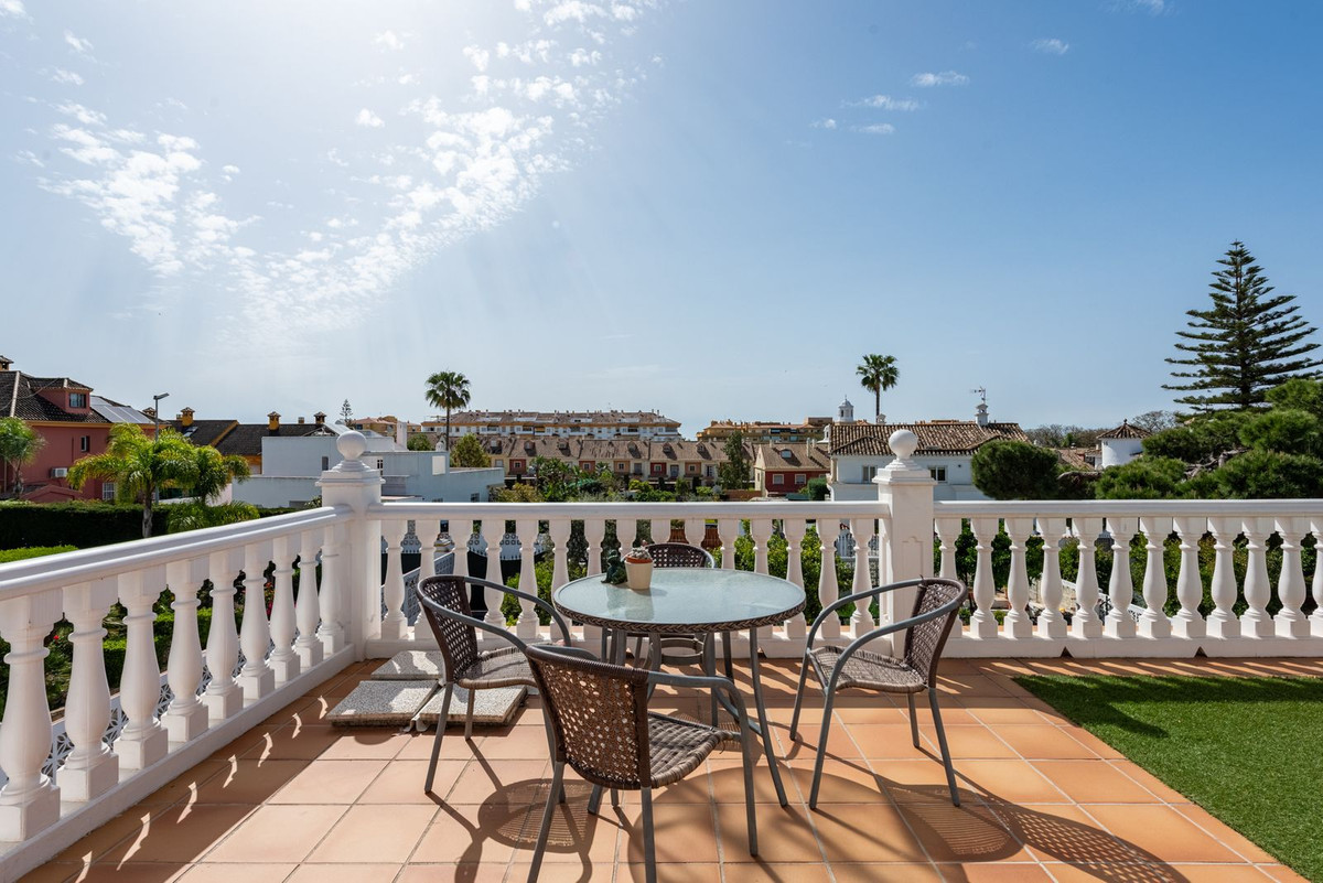 Se vende Villa - Chalet de 6 dormitorios en Costa Del Sol, Málaga, España