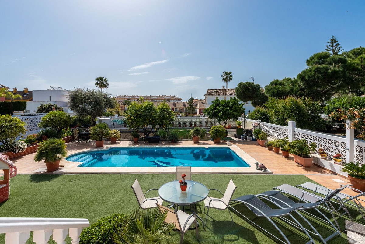 Se vende Villa - Chalet de 6 dormitorios en Costa Del Sol, Málaga, España