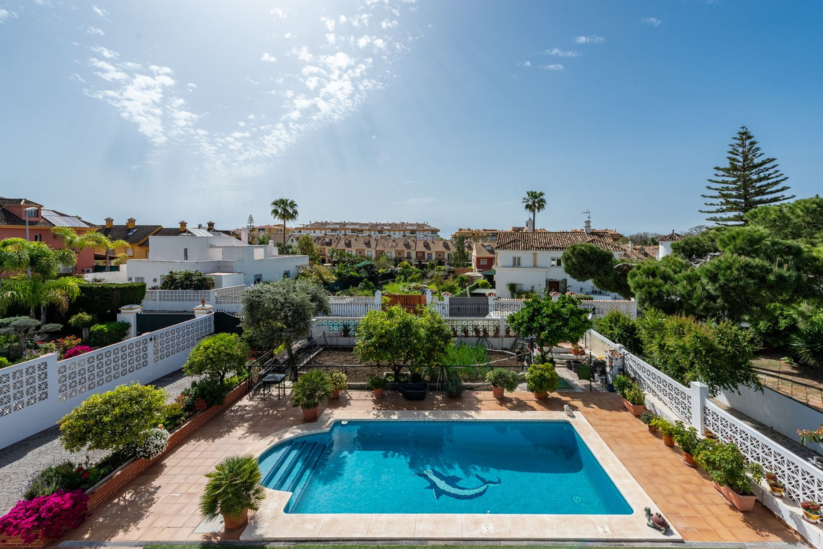 Se vende Villa - Chalet de 6 dormitorios en Costa Del Sol, Málaga, España