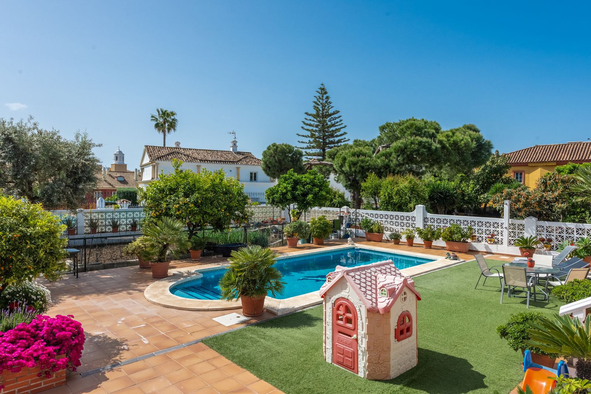 Se vende Villa - Chalet de 6 dormitorios en Costa Del Sol, Málaga, España