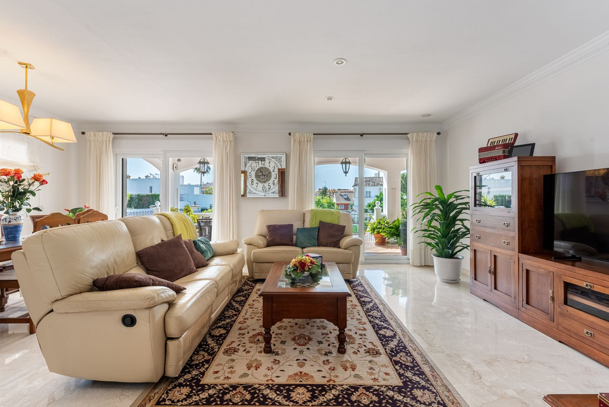 Se vende Villa - Chalet de 6 dormitorios en Costa Del Sol, Málaga, España