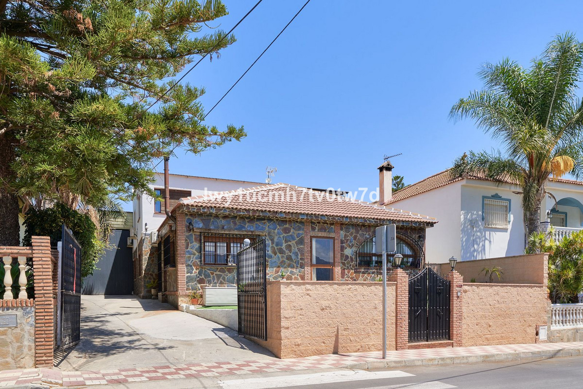 Se vende Villa - Chalet de 4 dormitorios en Costa Del Sol, Málaga, España