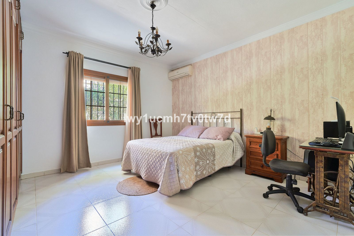 Se vende Villa - Chalet de 4 dormitorios en Costa Del Sol, Málaga, España