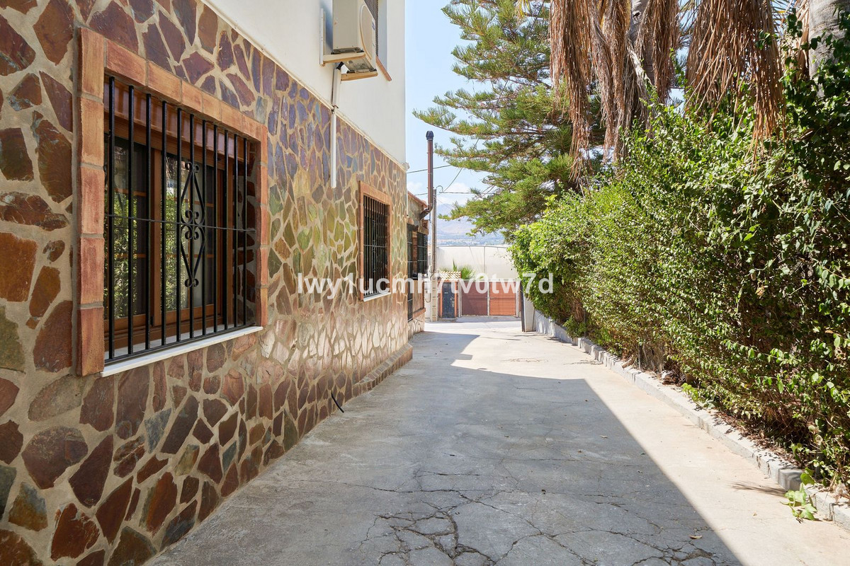 Se vende Villa - Chalet de 4 dormitorios en Costa Del Sol, Málaga, España