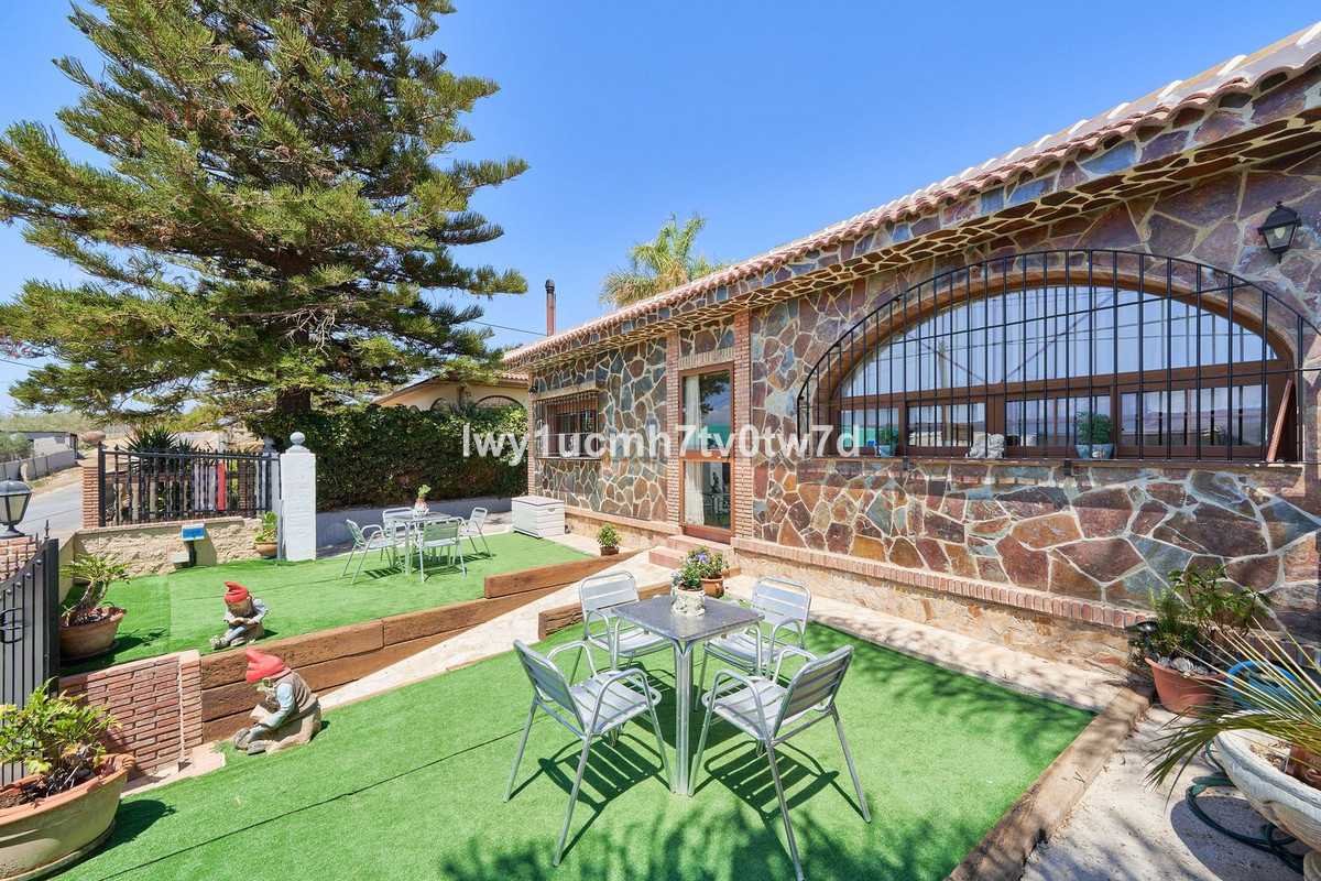 Se vende Villa - Chalet de 4 dormitorios en Costa Del Sol, Málaga, España