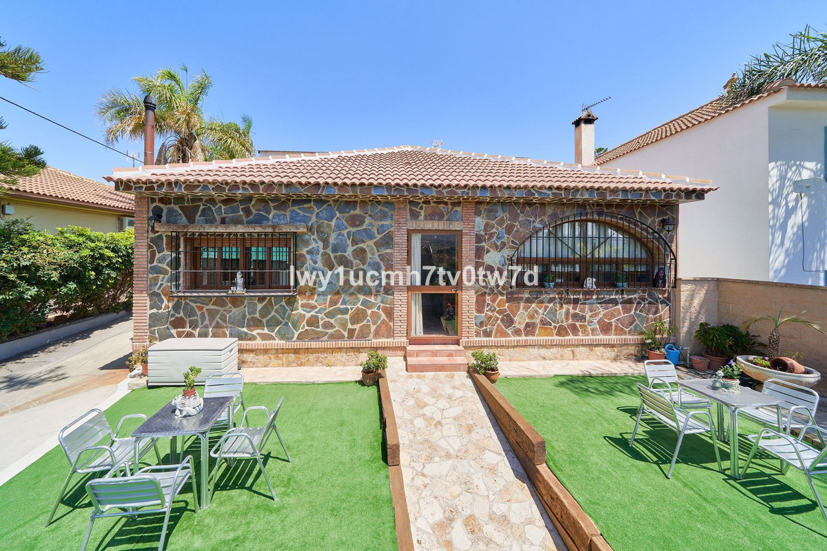 Se vende Villa - Chalet de 4 dormitorios en Costa Del Sol, Málaga, España