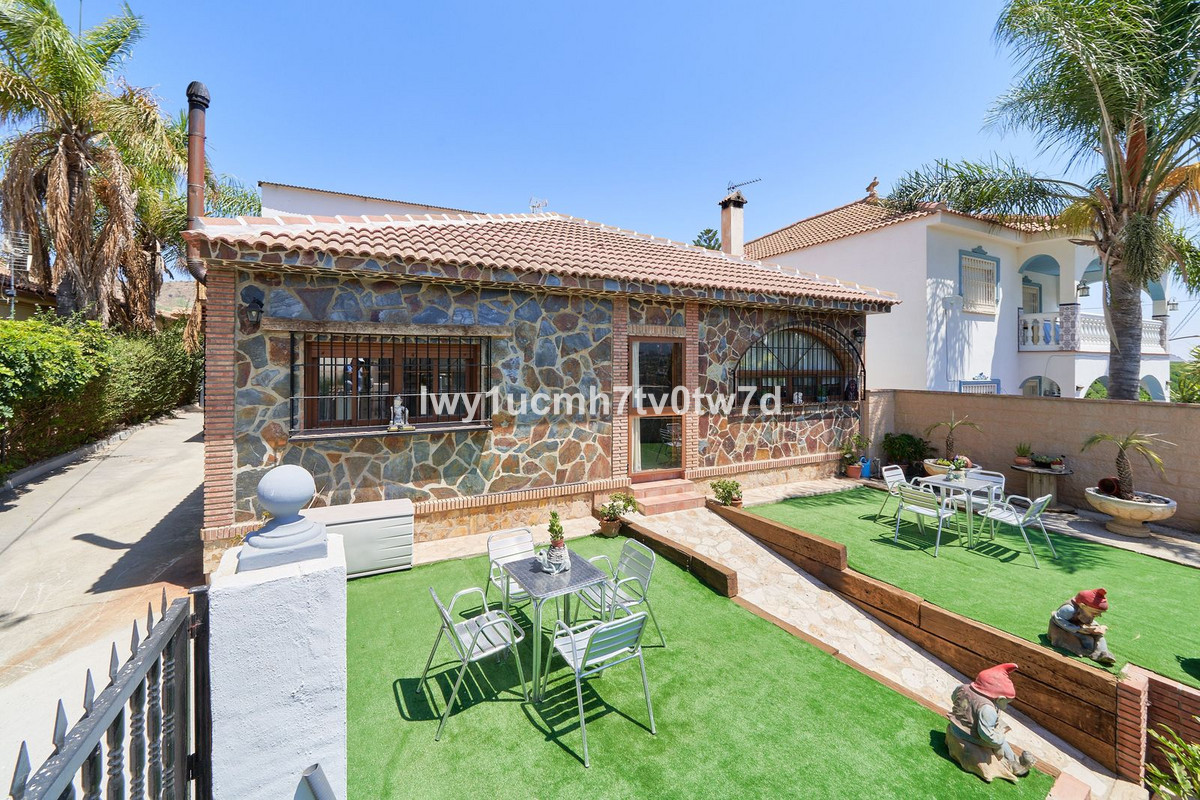 Se vende Villa - Chalet de 4 dormitorios en Costa Del Sol, Málaga, España