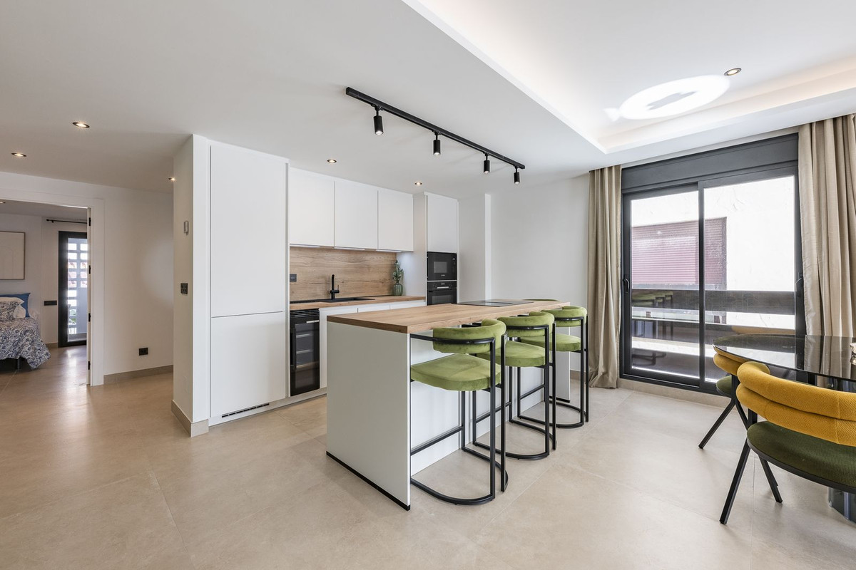 3 Bed Apartment for sale in Nueva Andalucía Costa Del Sol, Málaga, Spain