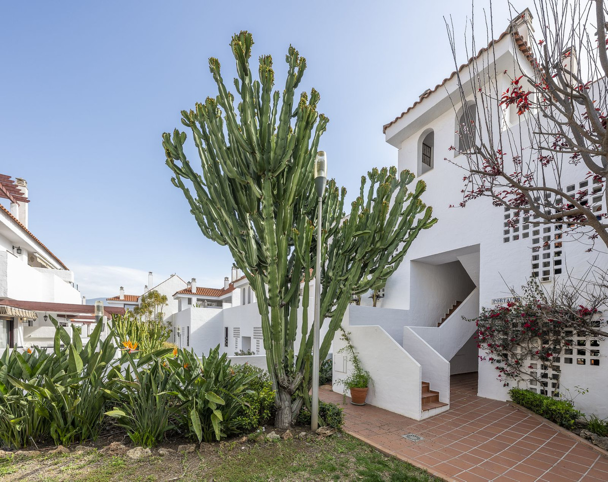 3 Bed Apartment for sale in Nueva Andalucía Costa Del Sol, Málaga, Spain