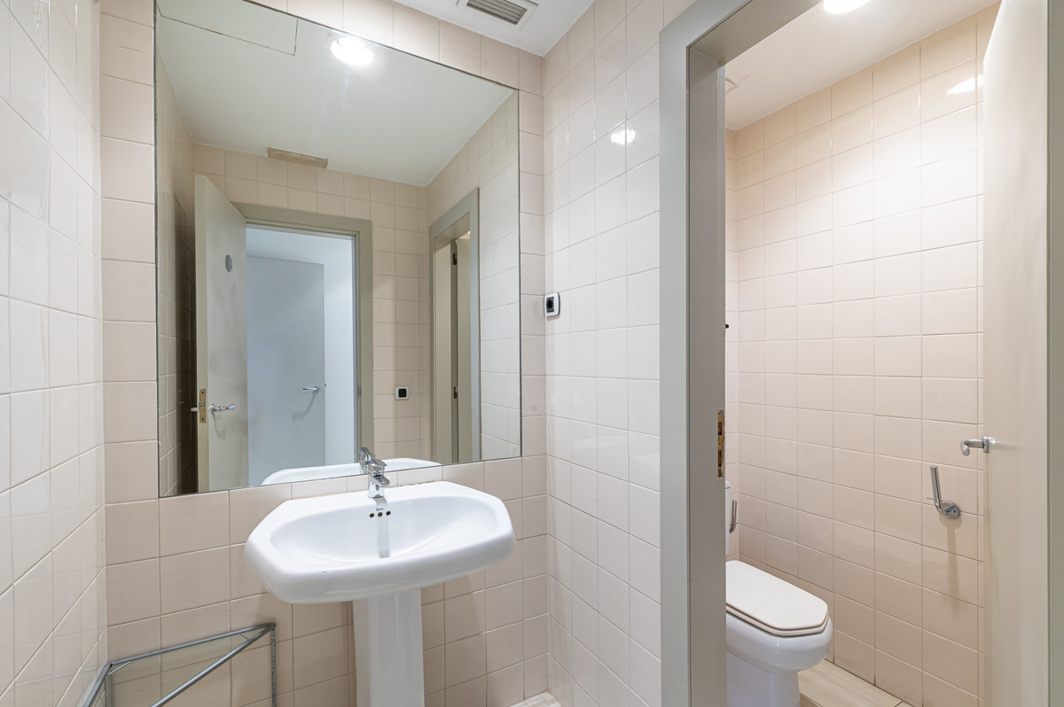 Commercial unit for sale in Guadalmina Alta Costa Del Sol, Málaga, Spain