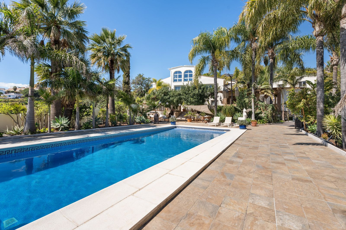 6 Bed Townhouse for sale in Benalmadena Costa Del Sol, Málaga, Spain